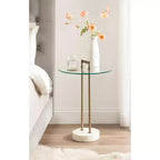 Table d'appoint ronde en verre avec base en marbre — 40,6 cm de diamètre, 61 cm de hauteur, structure en métal noir