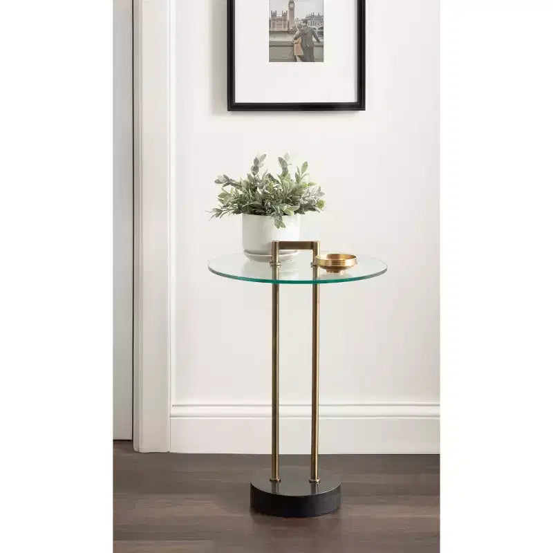 Table d'appoint ronde en verre avec base en marbre — 40,6 cm de diamètre, 61 cm de hauteur, structure en métal noir