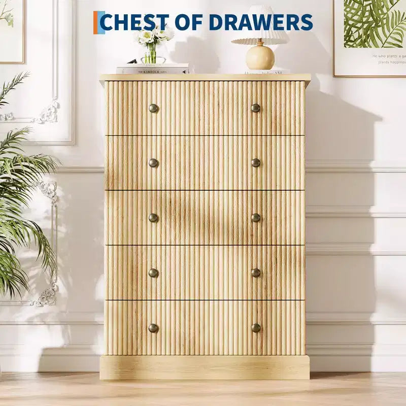 Commode à 5 tiroirs de 114 cm de haut – Commode en bois cannelé avec poignées en métal, rangement de chambre à coucher peu encombrant