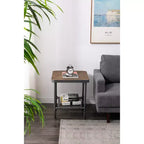 Table d'appoint industrielle Newport — Cadre en métal gris et plateau en bois de sapin naturel, 58,4 cm H