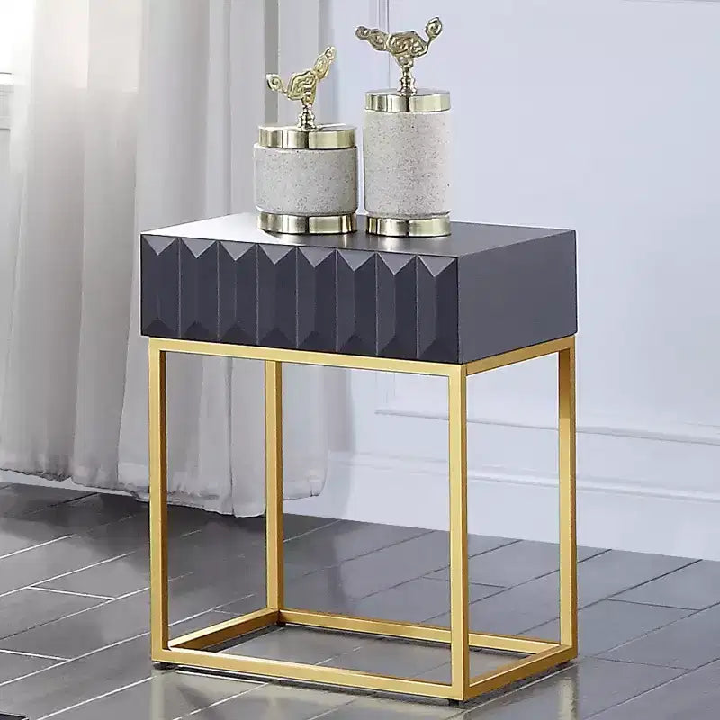 Table d'appoint à 1 tiroir — Plateau en placage de bois bleu, cadre en acier doré, 61 cm H